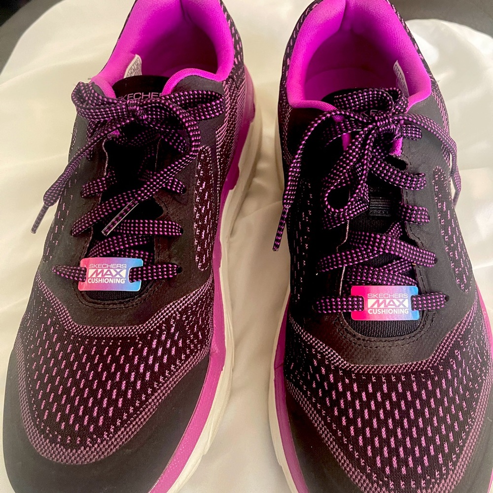 Skechers Max Cushioning, Air Cooler Goga Mat